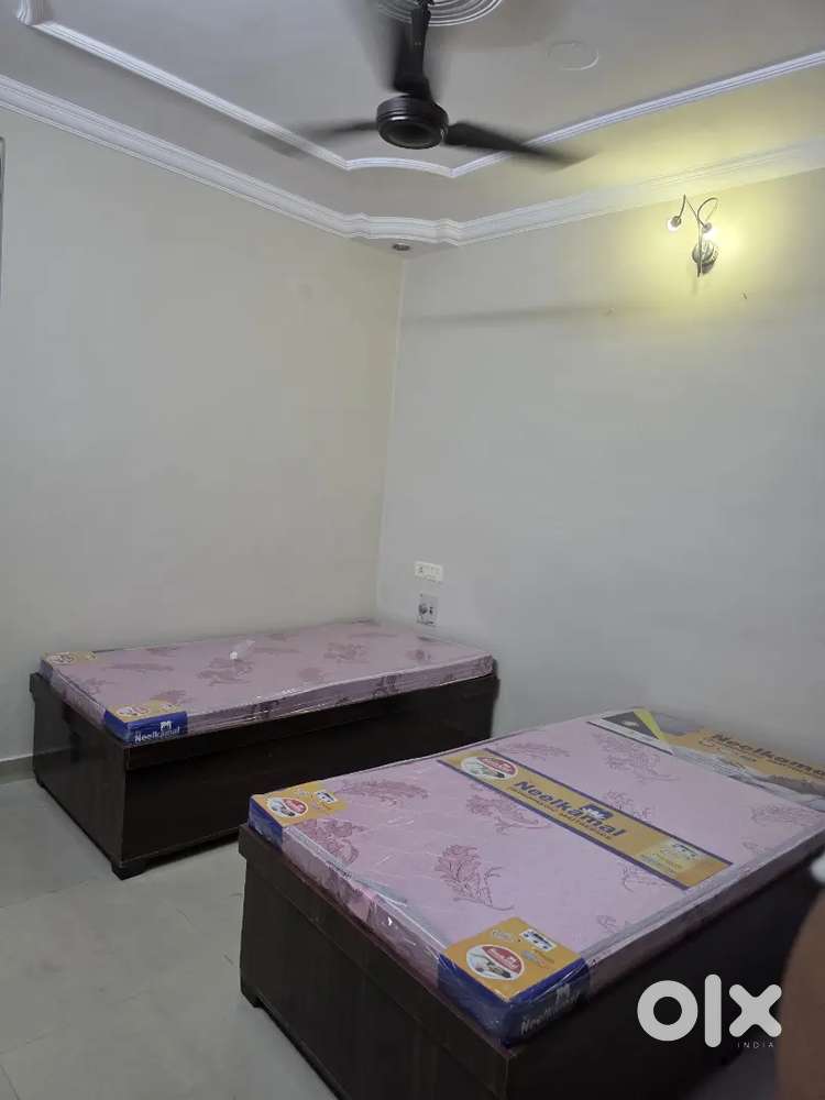 Furnished Girls PG Hazratganj @4000 PerBed