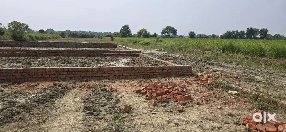 Varanasi city me plot kharide pindra market ke paas me