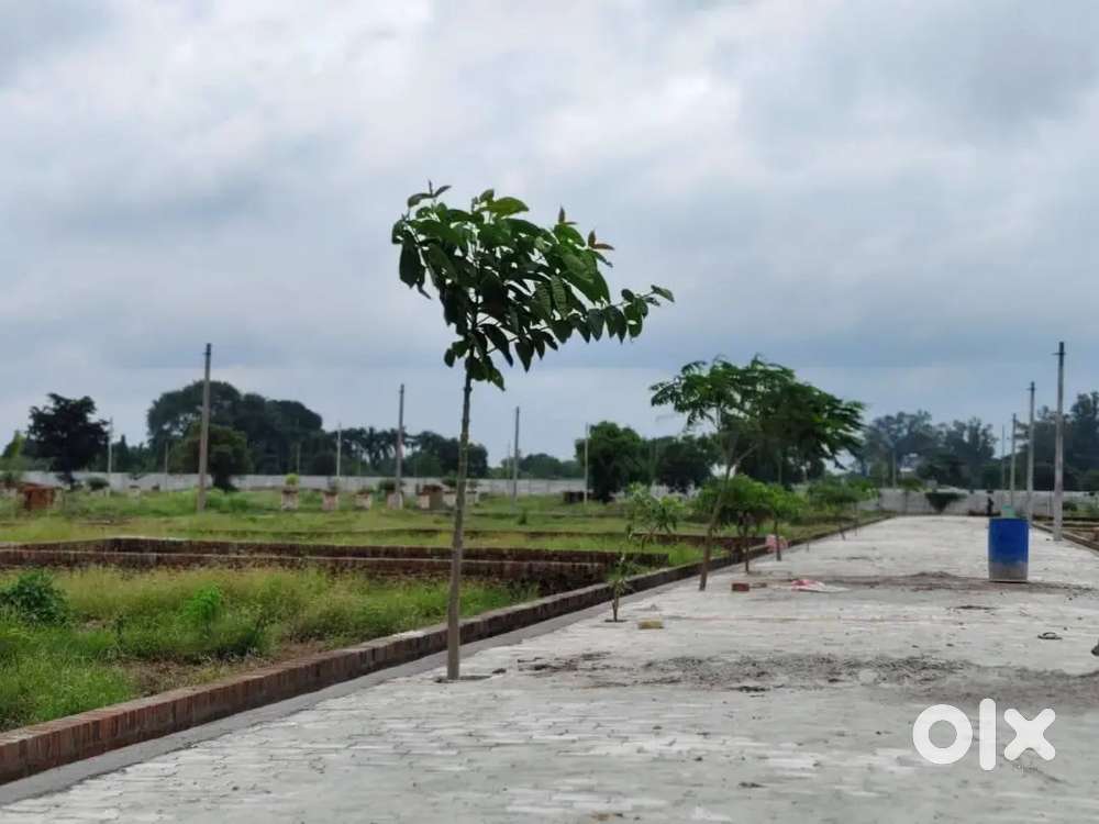 लखनऊ कैंट के नजदीक सुल्तानपुर हाईवे खुरदही बाजार के पास प्लॉट ले बैंक.