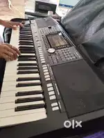 YAMAHA KEYBOARD 975