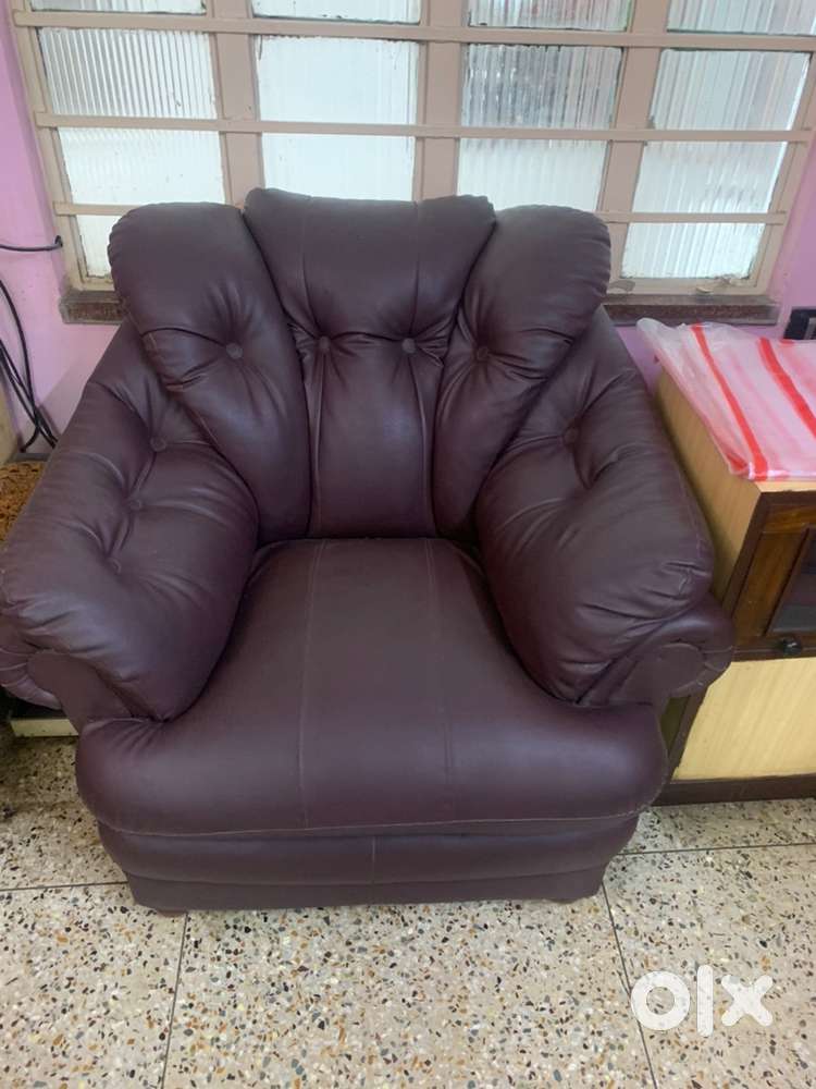 One three seater & two one seater sofs