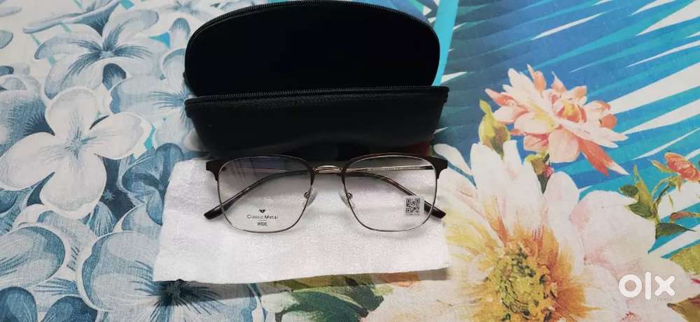 Lenskart Vincent Chase EyeFrame/Eyeglasses For Men And Women Brand New