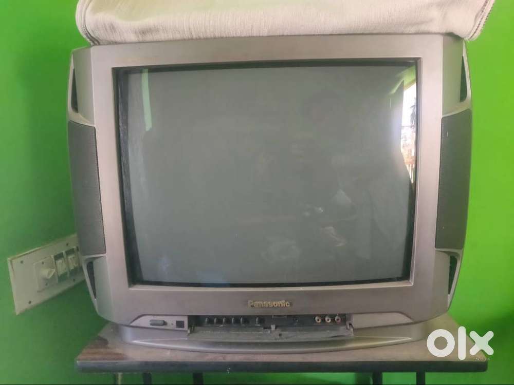 Panasonic Japan TV. Front and back connections