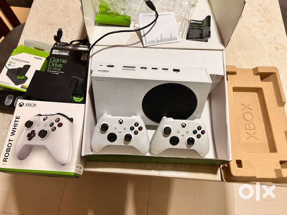 Xbox Series S Bundle – 2TB HDD + 2 Controllers + 2 Rchg Batteries