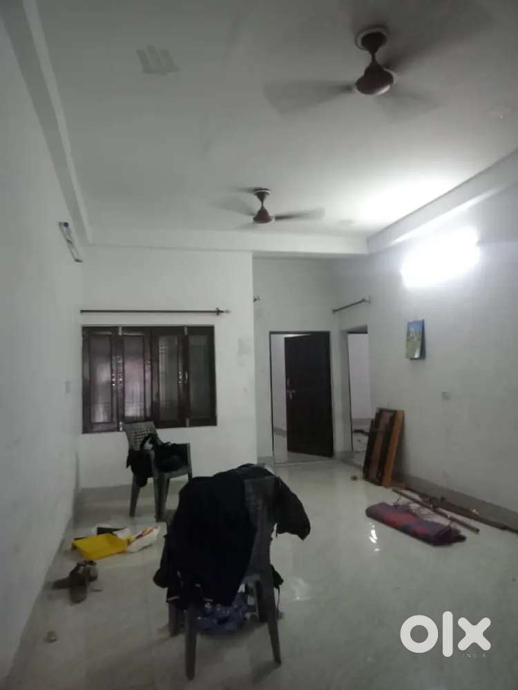 In a Tagore Town huge and beautiful part of house available for 25,000