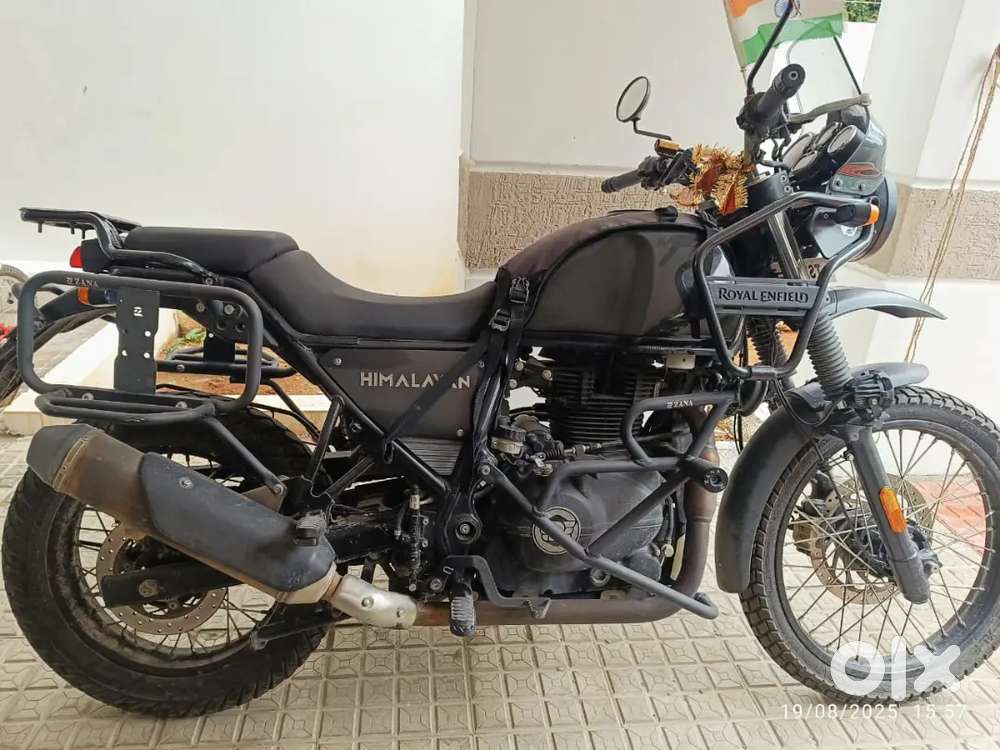 Royal Enfield Himalayan 411 Black