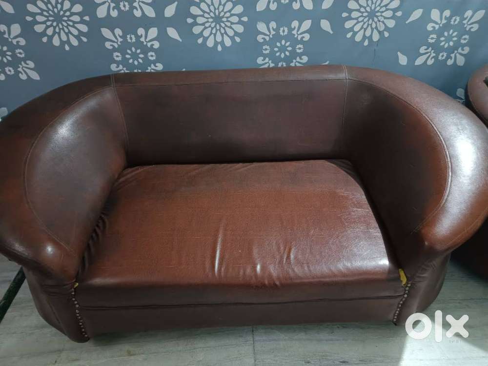 7 seater leather sofa set and counter table