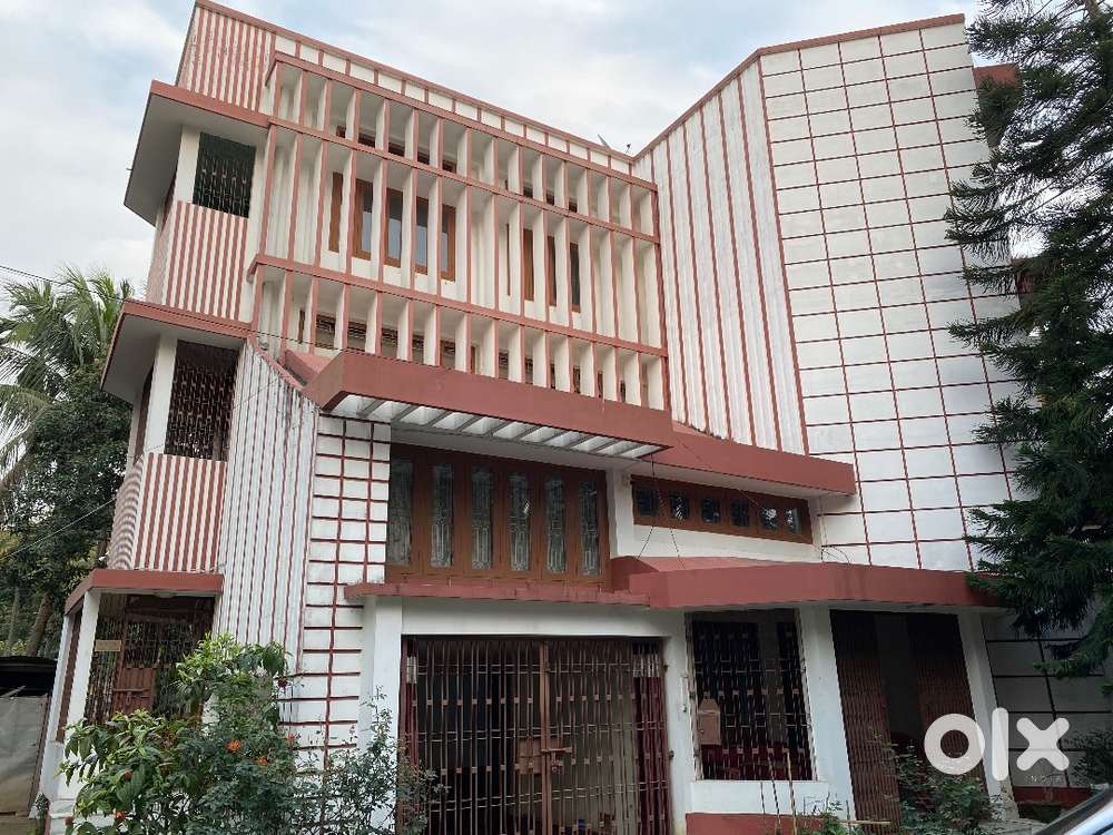 4 BHK rental apartment with 1 car parking and garden