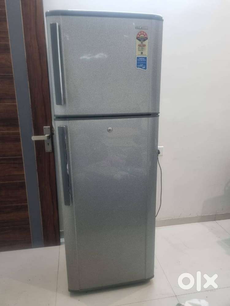 Samsung 345L Double Door Fridge – Excellent Condition!