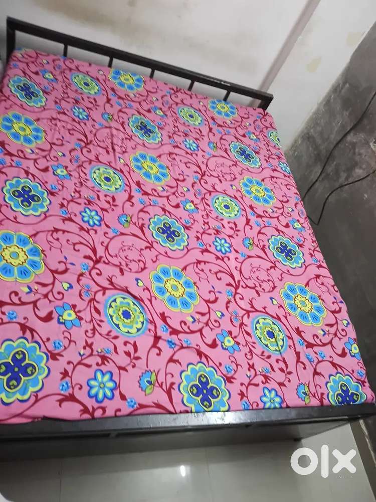 Bed ss steel, T-poy steel body brown glass , mattress