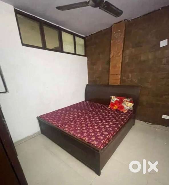 Owners free one room set available for boys/girls/couple