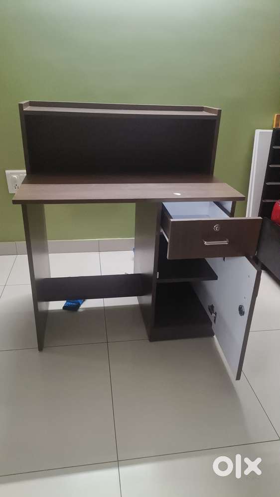 3*2ft Office table in Excellent condition