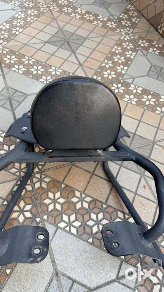 Dominar's Zana top rack with backrest