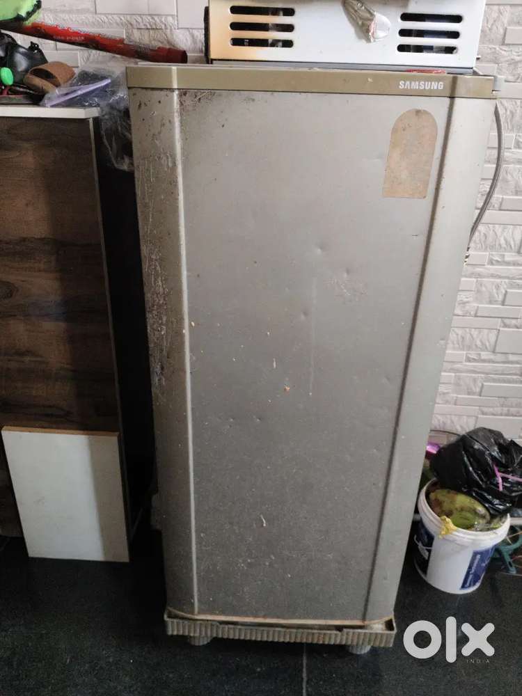 Single door fridge selling