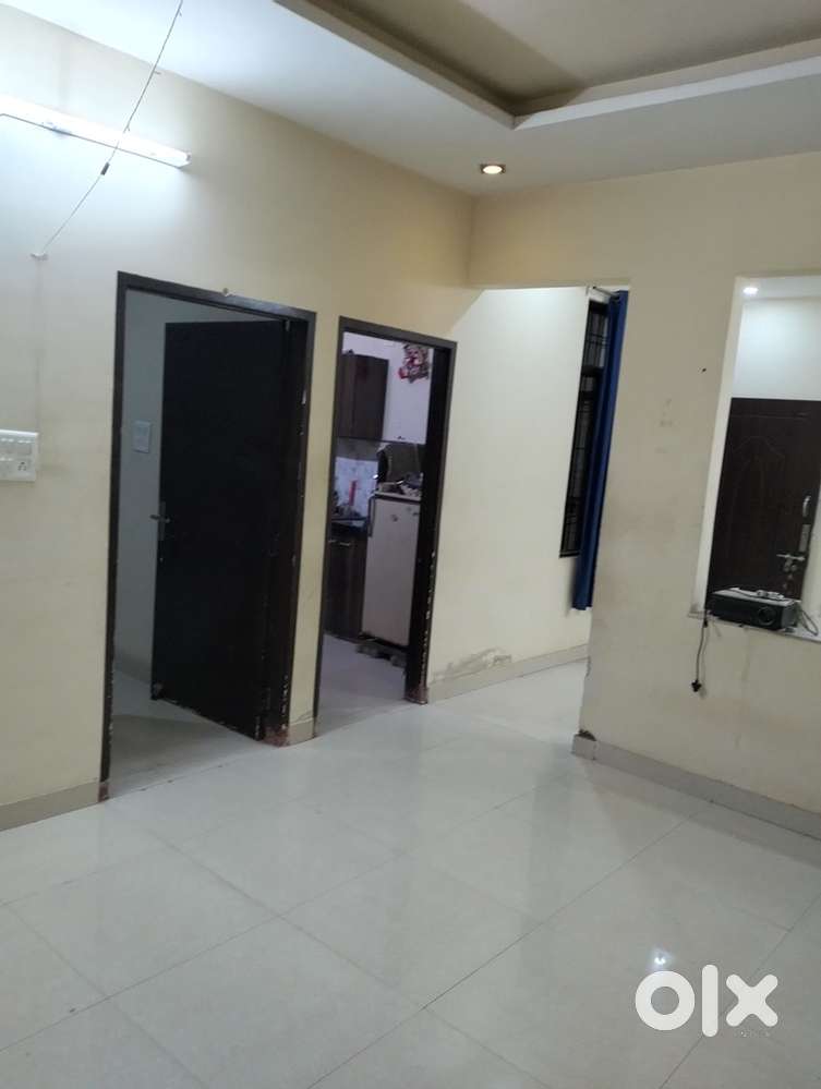 Looking for one flatmate