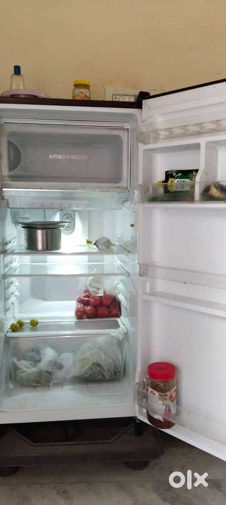 Kelvinator 190L Fridge – 2 Years Old, Excellent Condition (Maroon) – ₹