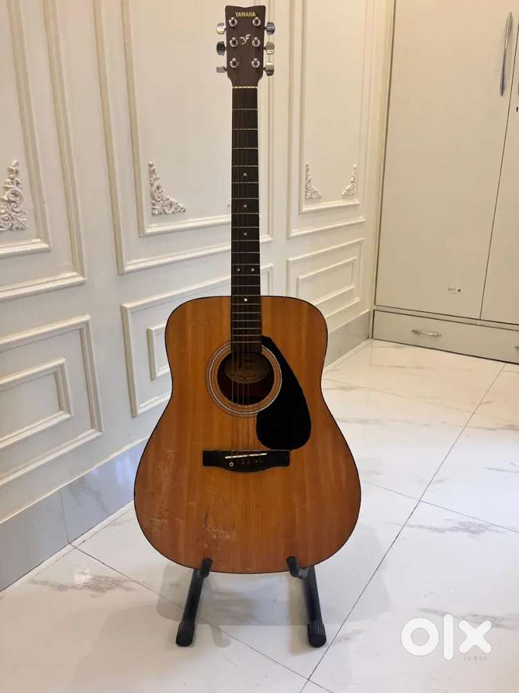 Acoustic guitar Yamaha F280