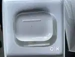 Apple AirPods 2 charging case original