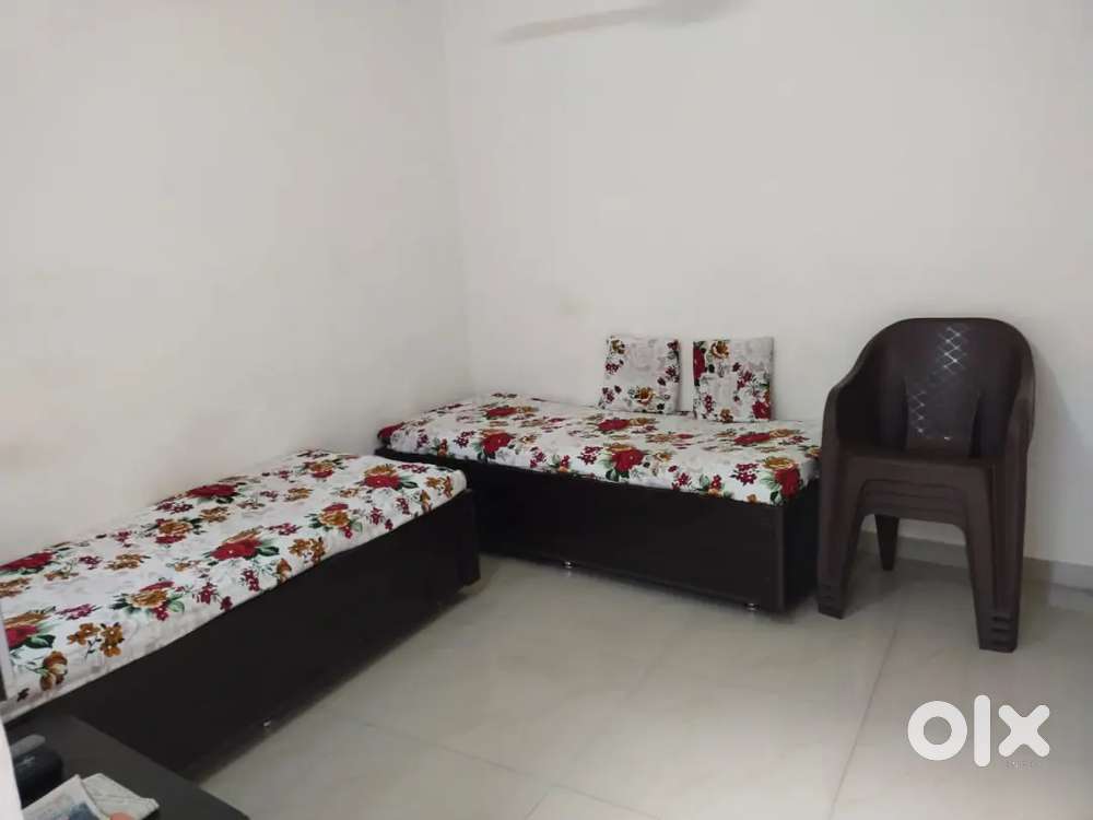 55 var nu makan at very reasonable rate 3 bhk.