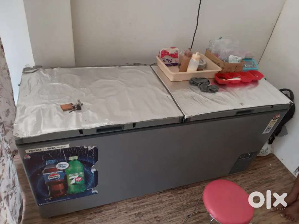 Voltas deep fridge 5month used bill bhi hai