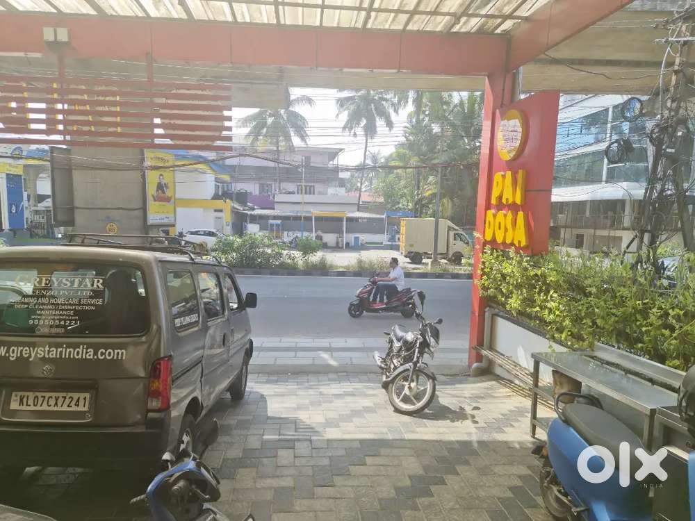 LOOKING FOR WAITER STAFF