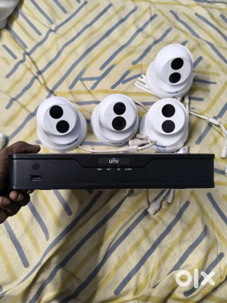 Used UNV 8MP 8CH NVR with 5 IP Cameras