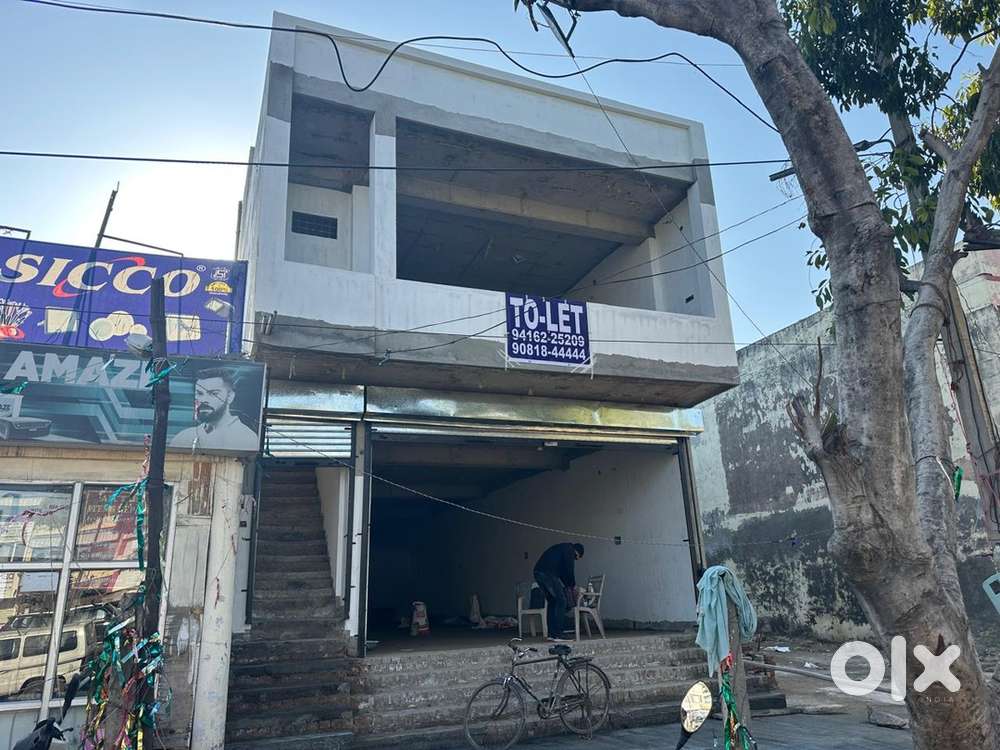202 gaj showroom for rent opp Sector 9