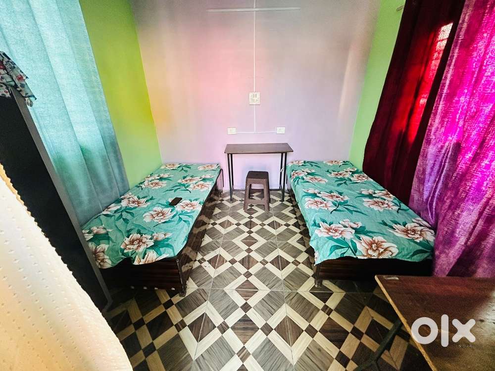 Hostel mai saaf safai ke liye ladke ki need ha