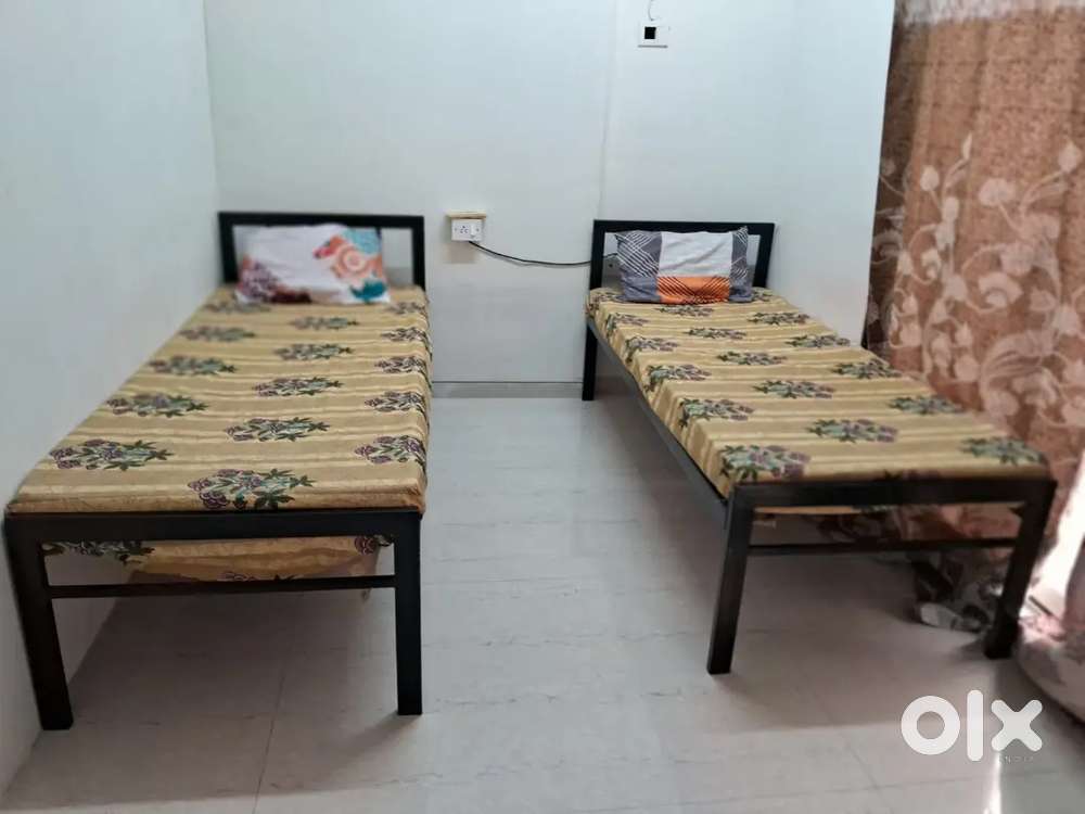 Female pg double three sharing andheri west near railway station