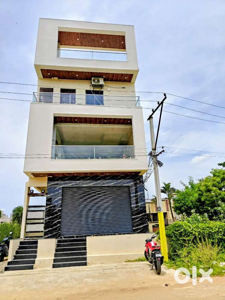 Commercial Showroom for Lease