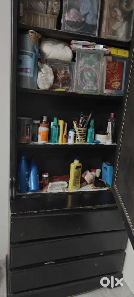 Dressing table 4000 urgent sell