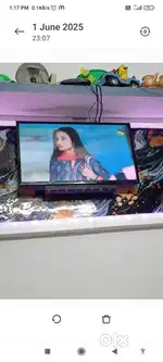 Badhi tv lena h is liye bech rahe h