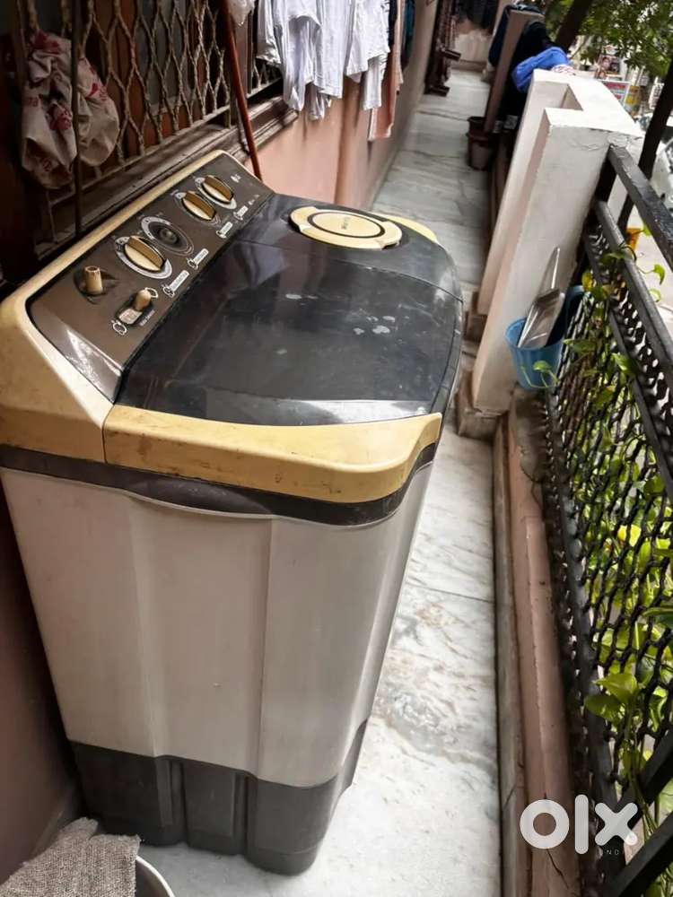 LG 7.5 Kg Semi Automatic Washing Machine in Excellent Condition