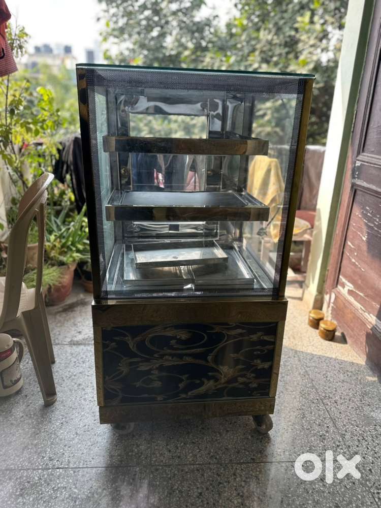 Cake display 2Ft fridge