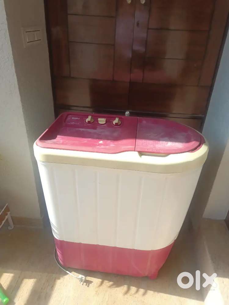Semi Automatic whirlpool washing machine vey good condition