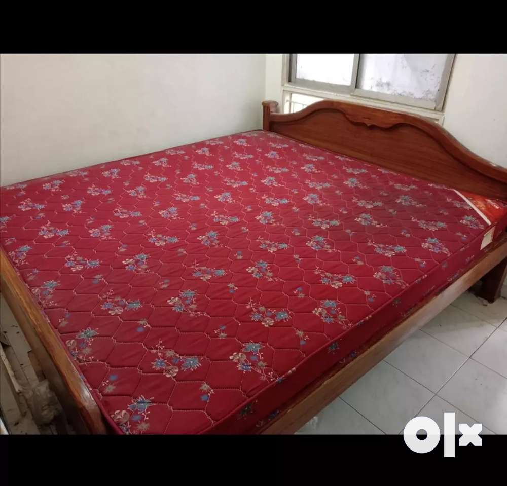 Wood cot with matress