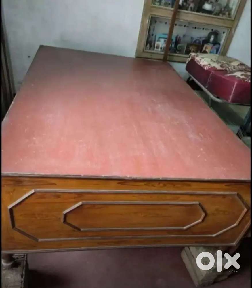 Rarely used wooden box khat sale for ₹5000
