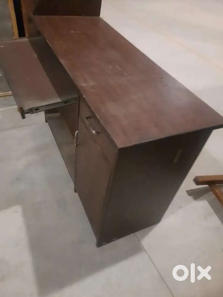 Computer table for sale
