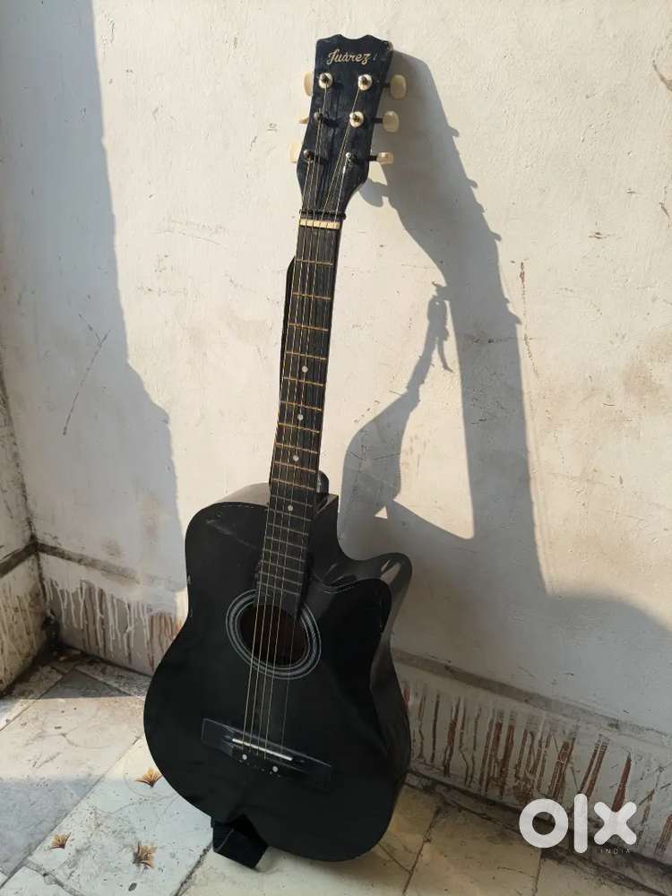 Rijan's old guitar (JUAREZ)