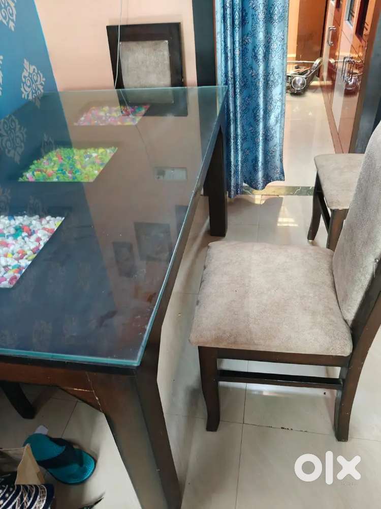 6 सीटर डायनिंग टेबल