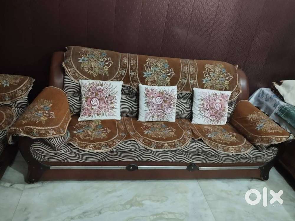 sofa 3+2, and center table