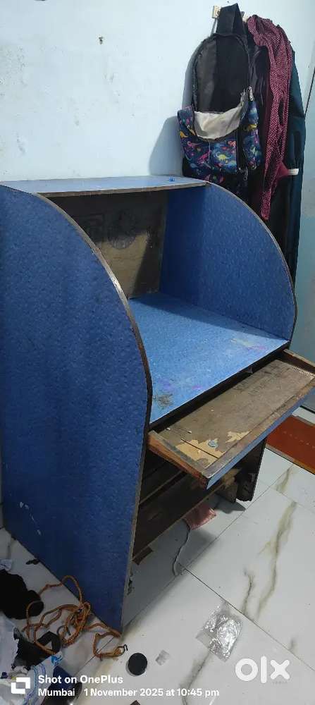 Computer table/laptop table