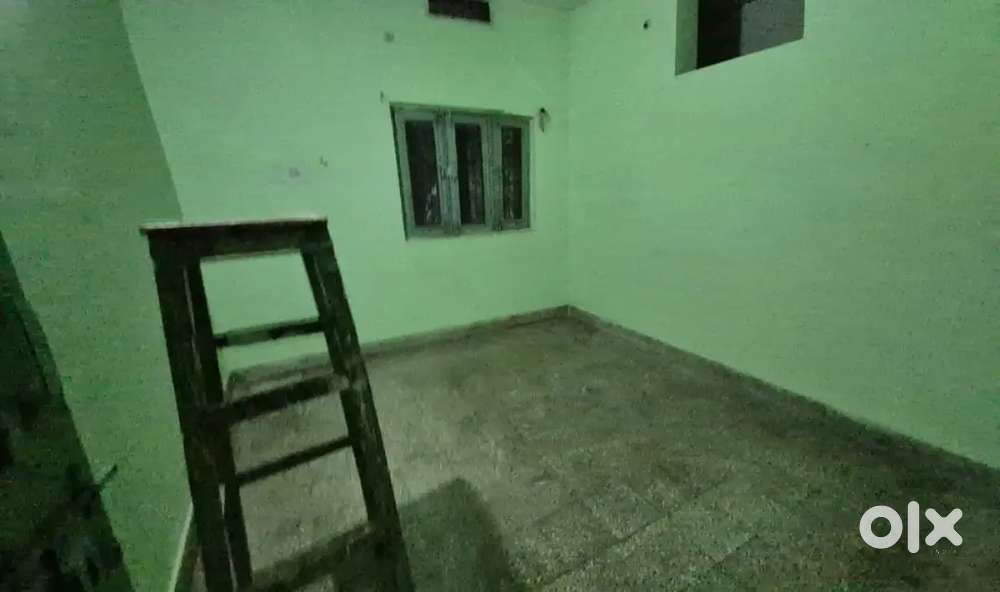 2Bhk Flat available for family and Batchlors