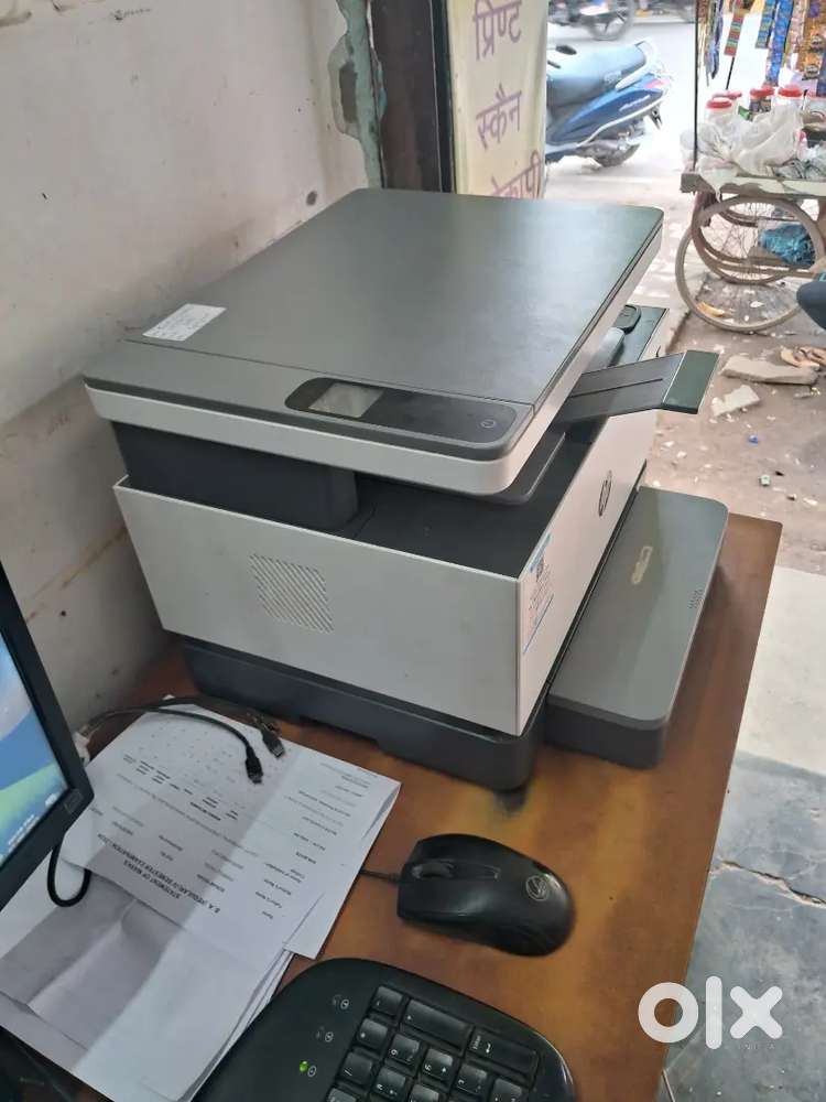 HP 1200A PRINTER IN EXELENT CONDITION