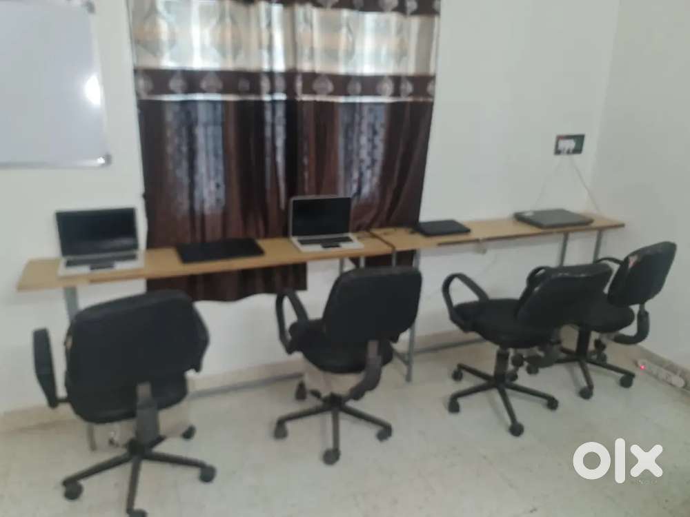 CO WORKING SPACE FOR FEMALES