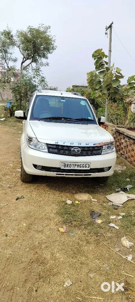 Tata safari Strom white colour