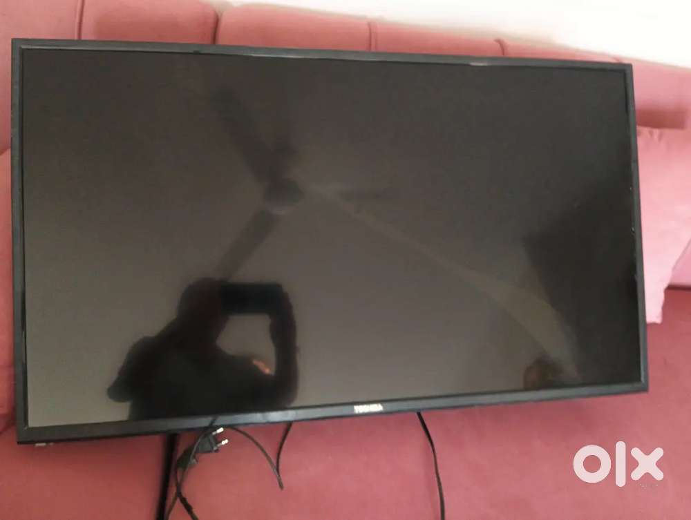 Two Led 38 inch and 43 inc screen damage
