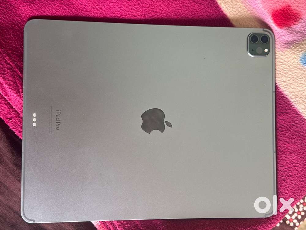 Ipad pro M2 (256GB ) Cellular+wifi,12.9 inch , BILL BOX AND CHARGER  .