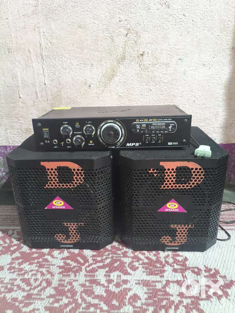 Amplifier with remote and two dj speakers