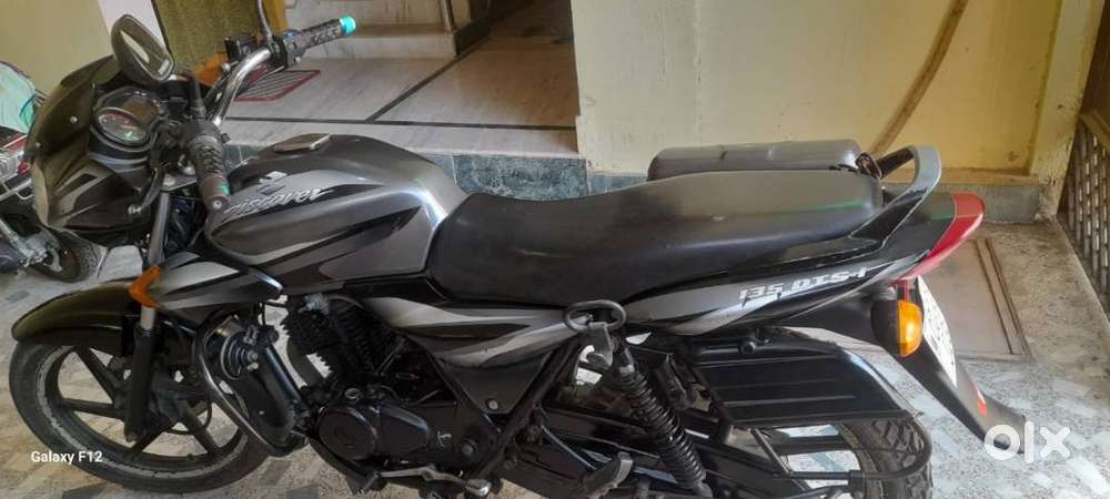 BAJAJ DISCOVER 135 CC LOW RUNNING BIKE FOR SALE